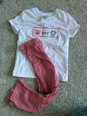 Kids White Short-Sleeve
Top with Red Gingham Pants